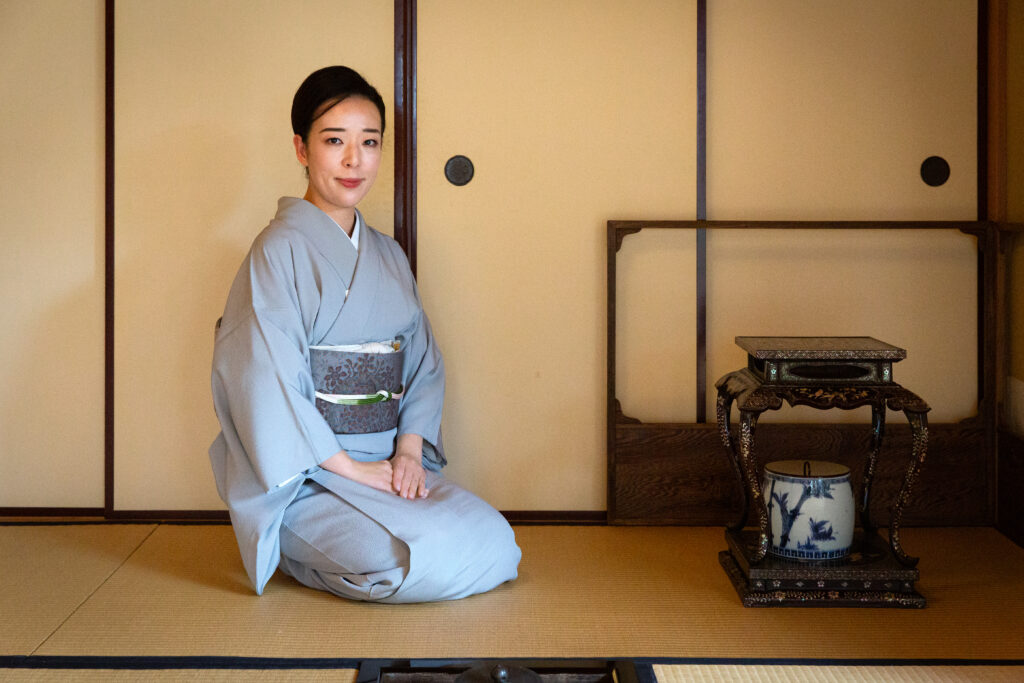 Fuyuko Kobori, tKobori Enshu School, tea ceremony, tea master, first female, kimono